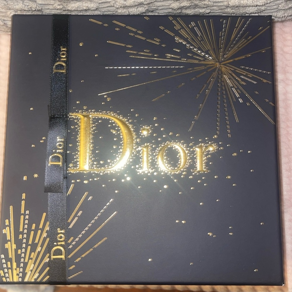 Dior gift box and ribbon - Picture 1 of 6